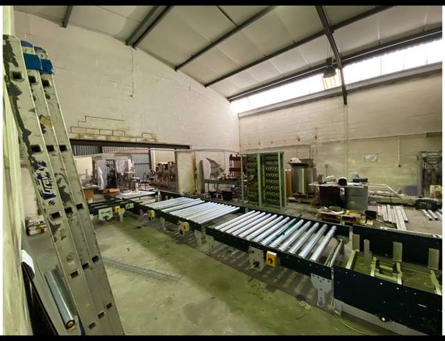 1,490M² WAREHOUSE FOR SALE IN KILLARNEY GARDENS